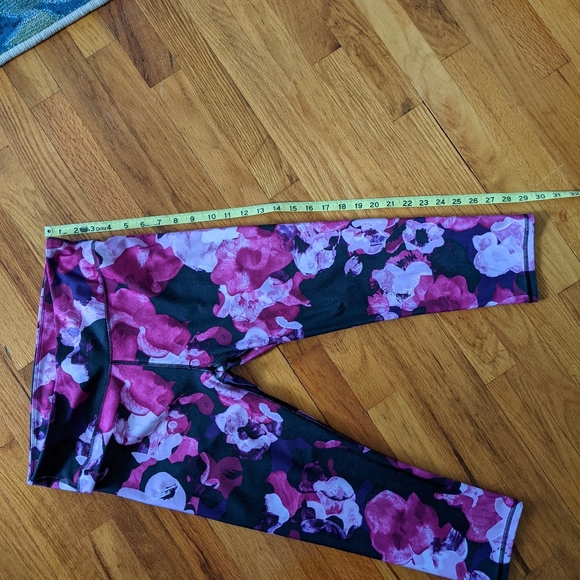 Fabletics Mid Rise Printed Powerhold Leggings - Picture 8 of 9